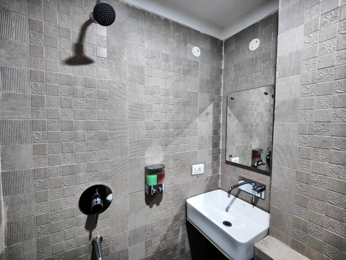 Hotel 21 Next To Chd Railway Station Chandīgarh Buitenkant foto