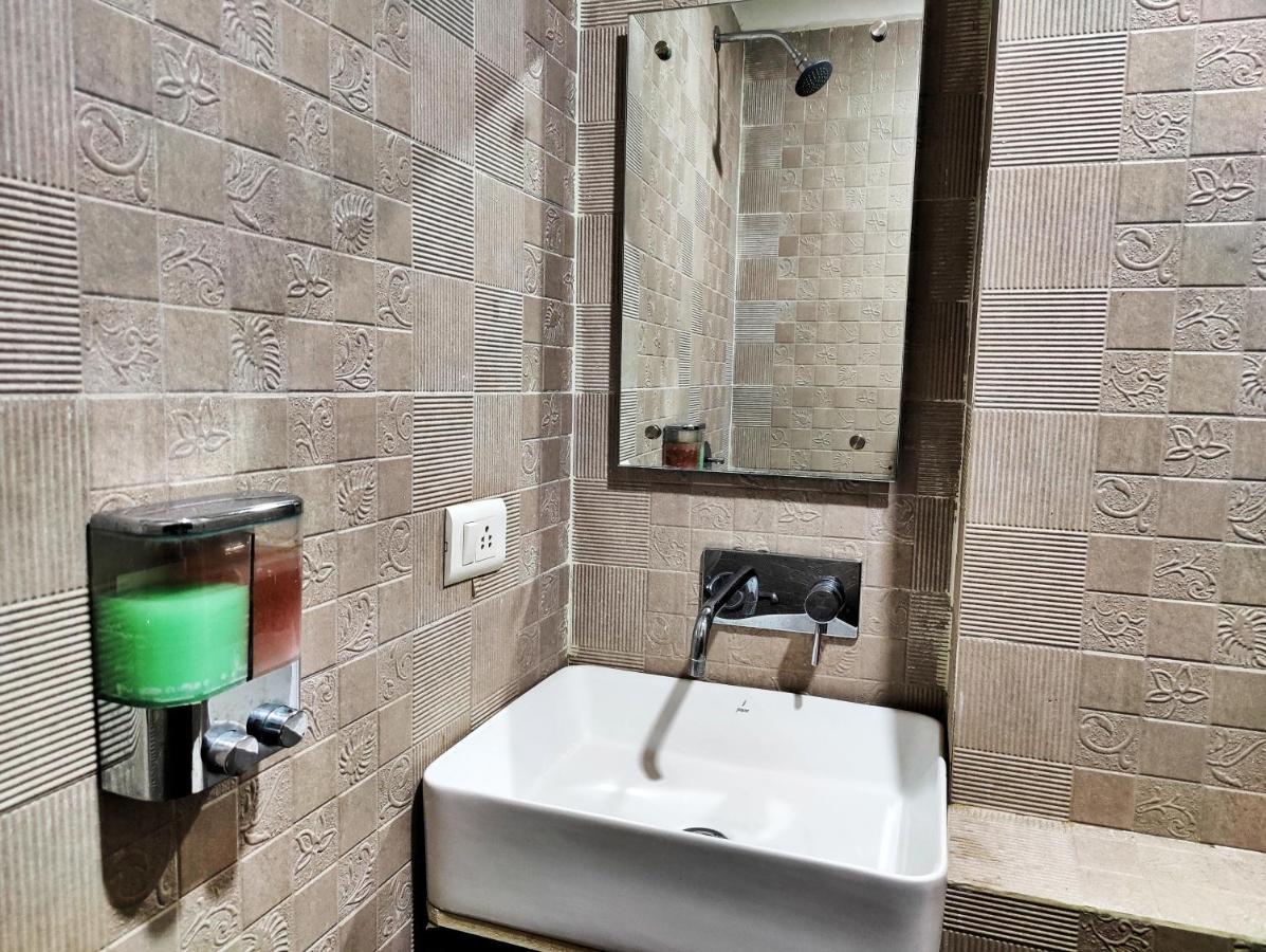 Hotel 21 Next To Chd Railway Station Chandīgarh Buitenkant foto