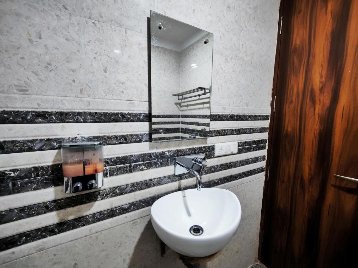Hotel 21 Next To Chd Railway Station Chandīgarh Buitenkant foto